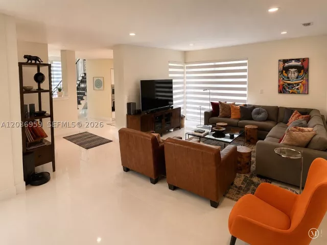 6-bedroom home for sale in Miami - 4221 SW 154th Pl - MondialRealty