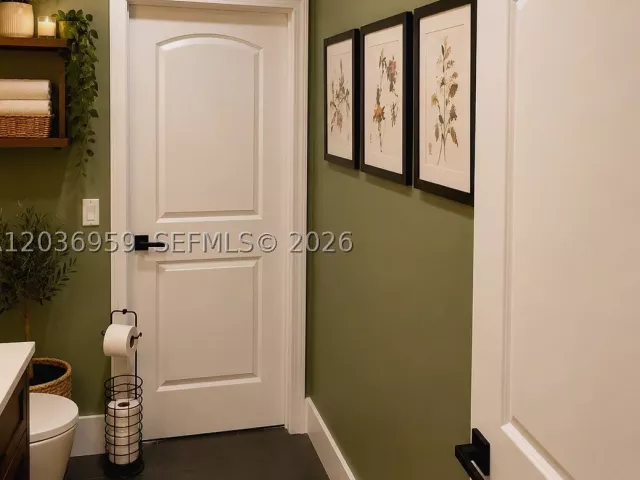 6-bedroom home for sale in Miami - 4221 SW 154th Pl - MondialRealty