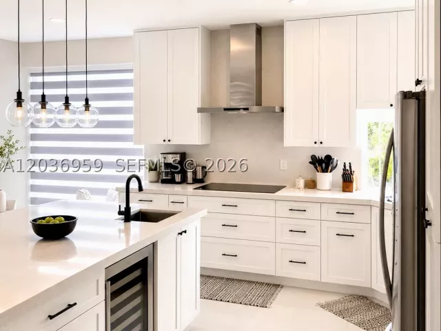 6-bedroom home for sale in Miami - 4221 SW 154th Pl - MondialRealty