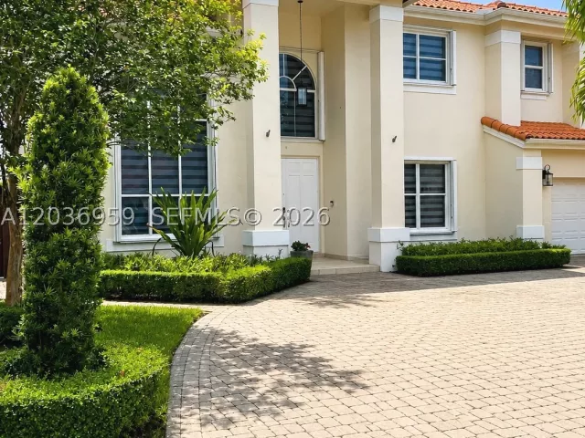 6-bedroom home for sale in Miami - 4221 SW 154th Pl - MondialRealty