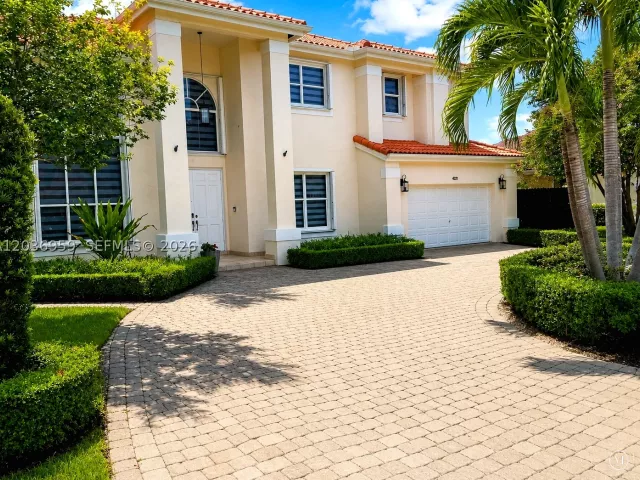 6-bedroom home for sale in Miami - 4221 SW 154th Pl - MondialRealty