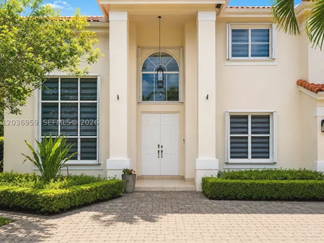 6-bedroom home for sale in Miami - 4221 SW 154th Pl - MondialRealty