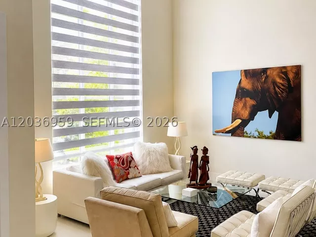 6-bedroom home for sale in Miami - 4221 SW 154th Pl - MondialRealty