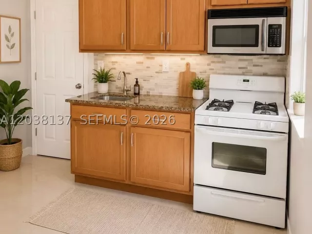 4-bedroom home for sale in Miami Gardens - 4280 NW 171st St - MondialRealty