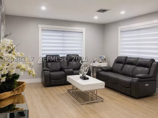 4-bedroom home for sale in Miami Gardens - 4280 NW 171st St - MondialRealty