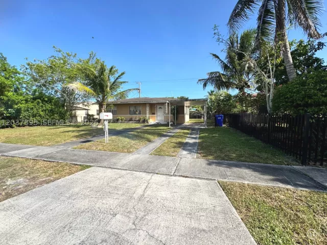 3-bedroom home for sale in North Miami Beach - 950 NE 160th St - MondialRealty