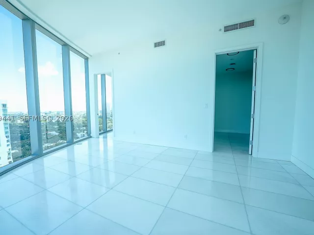 3-bedroom condo for sale in Miami - 175 SE 25th Rd 2103 - MondialRealty