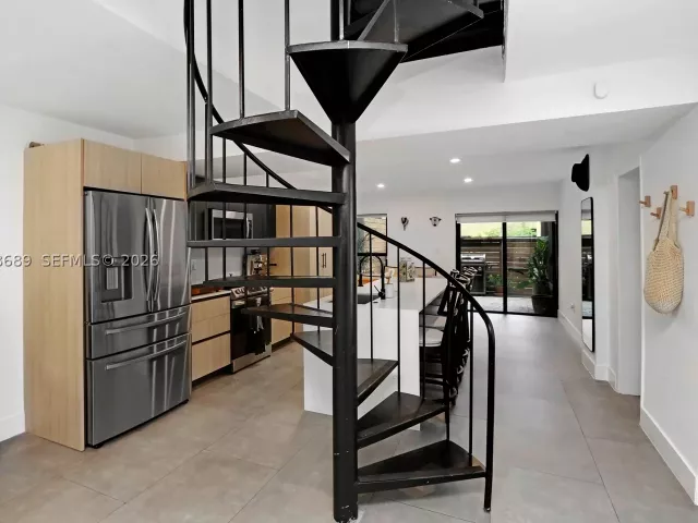 2-bedroom home for rent in Miami - 3138 Mary St 3138 - MondialRealty