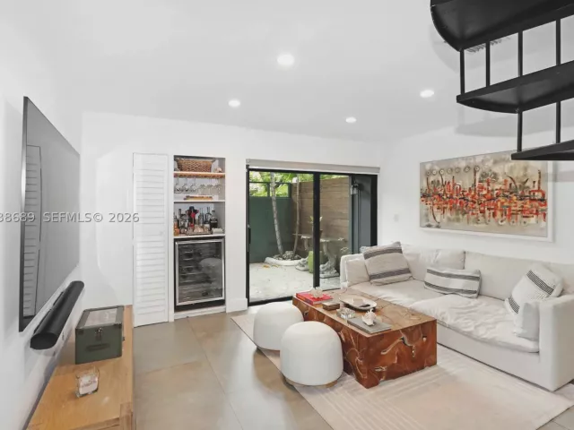 2-bedroom home for rent in Miami - 3138 Mary St 3138 - MondialRealty