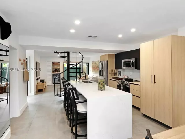 2-bedroom home for rent in Miami - 3138 Mary St 3138 - MondialRealty