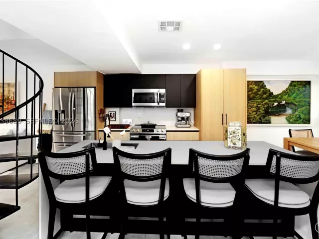 2-bedroom home for rent in Miami - 3138 Mary St 3138 - MondialRealty