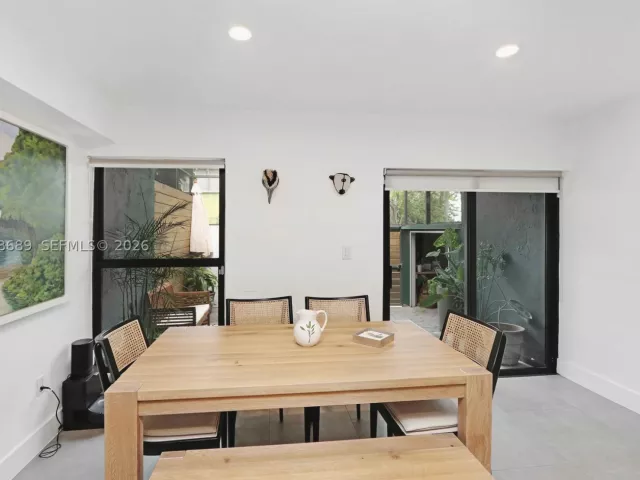 2-bedroom home for rent in Miami - 3138 Mary St 3138 - MondialRealty