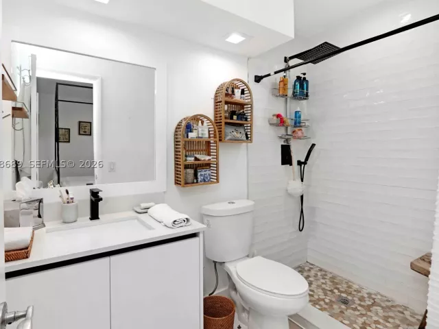 2-bedroom home for rent in Miami - 3138 Mary St 3138 - MondialRealty
