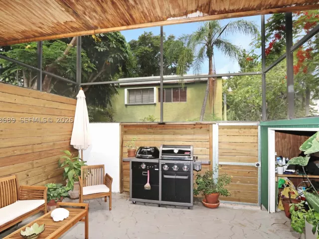 2-bedroom home for rent in Miami - 3138 Mary St 3138 - MondialRealty