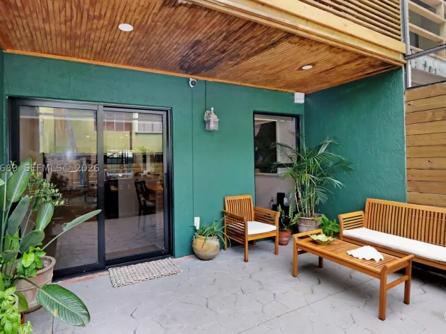 2-bedroom home for rent in Miami - 3138 Mary St 3138 - MondialRealty