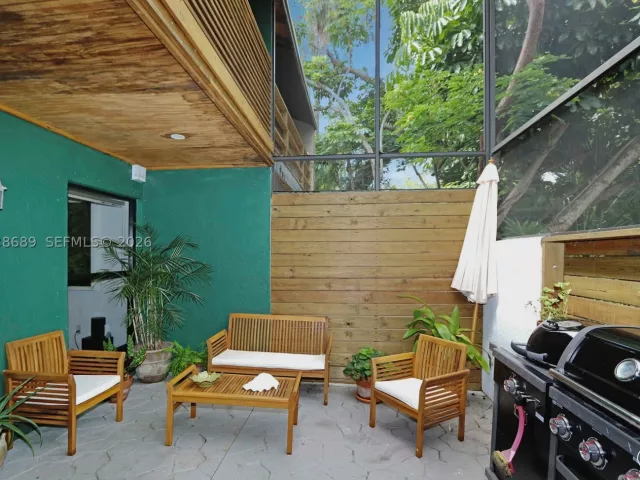 2-bedroom home for rent in Miami - 3138 Mary St 3138 - MondialRealty