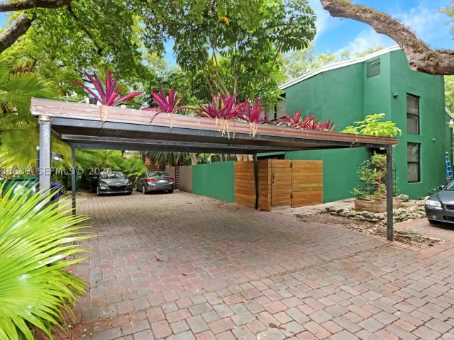 2-bedroom home for rent in Miami - 3138 Mary St 3138 - MondialRealty