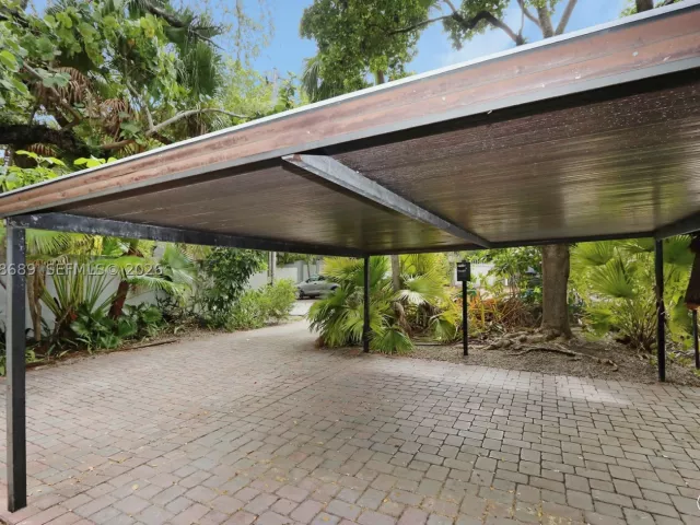 2-bedroom home for rent in Miami - 3138 Mary St 3138 - MondialRealty