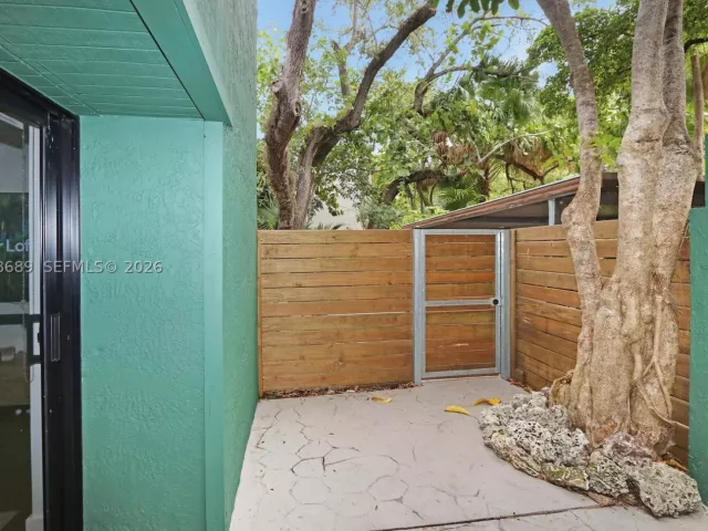 2-bedroom home for rent in Miami - 3138 Mary St 3138 - MondialRealty