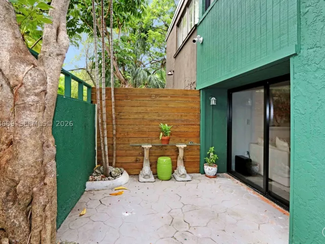 2-bedroom home for rent in Miami - 3138 Mary St 3138 - MondialRealty