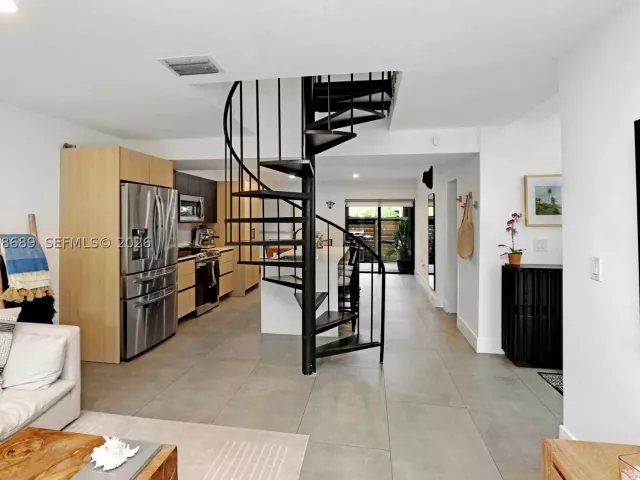 2-bedroom home for rent in Miami - 3138 Mary St 3138 - MondialRealty