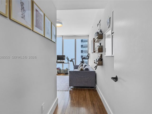 2-bedroom condo for rent in Miami - 888 Biscayne Boulevard 812 - MondialRealty