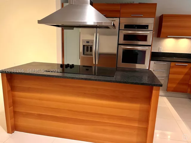 2-bedroom condo for rent in Aventura - 2950 NE 188th St 108 - MondialRealty