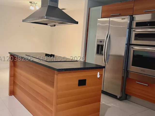 2-bedroom condo for rent in Aventura - 2950 NE 188th St 108 - MondialRealty