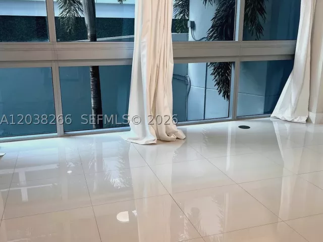 2-bedroom condo for rent in Aventura - 2950 NE 188th St 108 - MondialRealty
