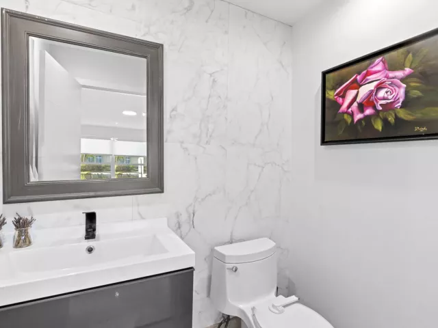 5-bedroom home for sale in Hollywood - 3870 N 31st Terrace - MondialRealty