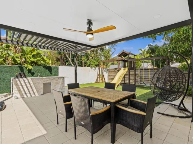 5-bedroom home for sale in Hollywood - 3870 N 31st Terrace - MondialRealty