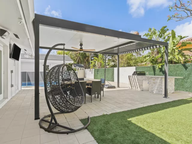 5-bedroom home for sale in Hollywood - 3870 N 31st Terrace - MondialRealty