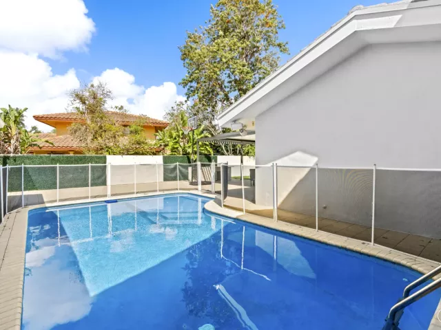 5-bedroom home for sale in Hollywood - 3870 N 31st Terrace - MondialRealty