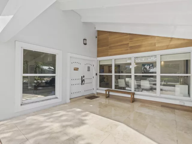 5-bedroom home for sale in Hollywood - 3870 N 31st Terrace - MondialRealty