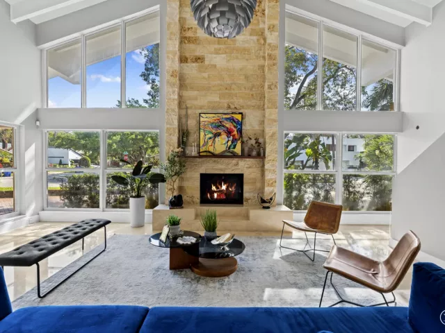 5-bedroom home for sale in Hollywood - 3870 N 31st Terrace - MondialRealty