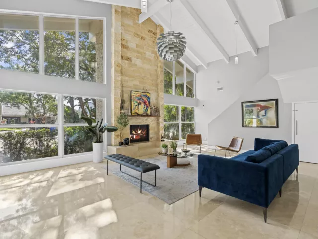5-bedroom home for sale in Hollywood - 3870 N 31st Terrace - MondialRealty