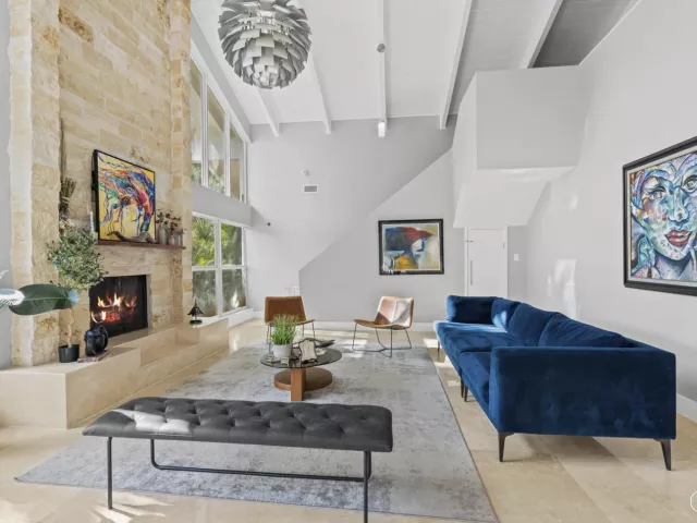 5-bedroom home for sale in Hollywood - 3870 N 31st Terrace - MondialRealty