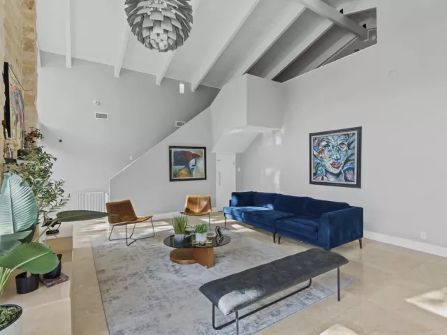 5-bedroom home for sale in Hollywood - 3870 N 31st Terrace - MondialRealty