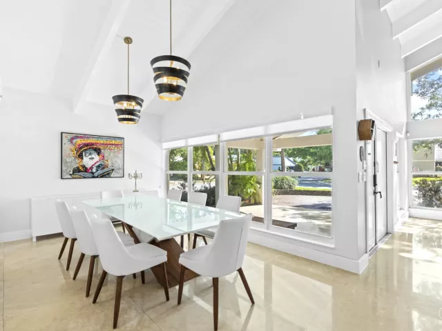 5-bedroom home for sale in Hollywood - 3870 N 31st Terrace - MondialRealty