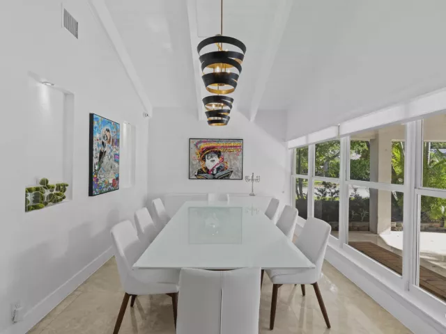 5-bedroom home for sale in Hollywood - 3870 N 31st Terrace - MondialRealty