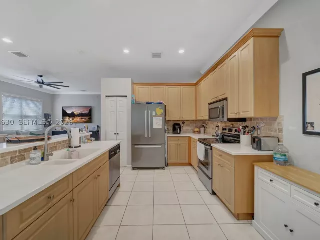 4-bedroom home for sale in Pembroke Pines - 1531 SW 194th Ter - MondialRealty
