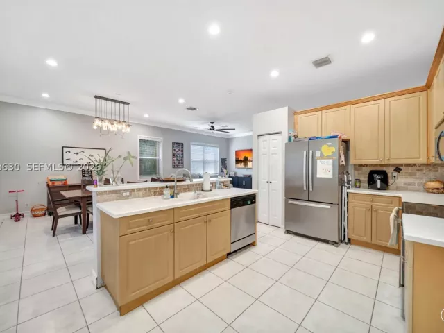 4-bedroom home for sale in Pembroke Pines - 1531 SW 194th Ter - MondialRealty