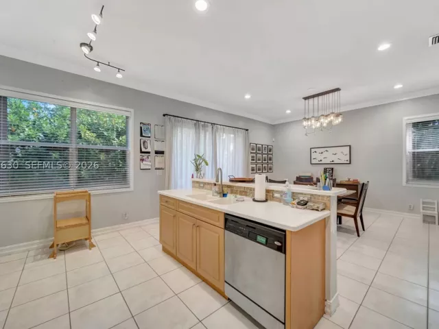 4-bedroom home for sale in Pembroke Pines - 1531 SW 194th Ter - MondialRealty