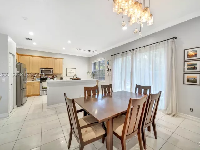 4-bedroom home for sale in Pembroke Pines - 1531 SW 194th Ter - MondialRealty