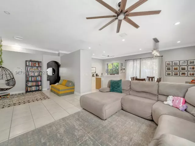 4-bedroom home for sale in Pembroke Pines - 1531 SW 194th Ter - MondialRealty