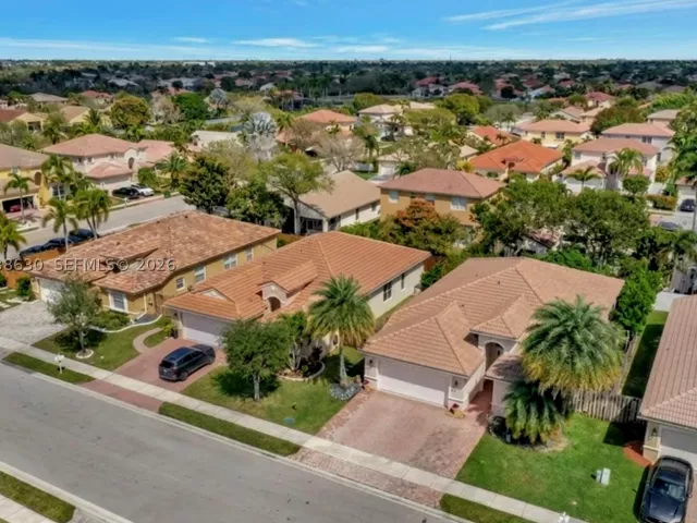 4-bedroom home for sale in Pembroke Pines - 1531 SW 194th Ter - MondialRealty