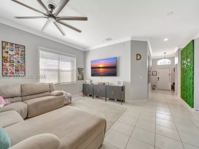 4-bedroom home for sale in Pembroke Pines - 1531 SW 194th Ter - MondialRealty