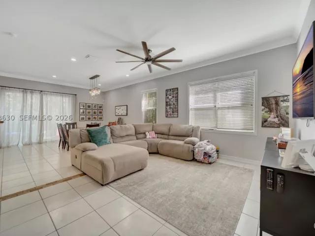 4-bedroom home for sale in Pembroke Pines - 1531 SW 194th Ter - MondialRealty