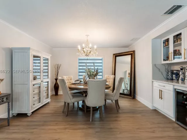 5-bedroom home for sale in Miami - 14830 SW 149th St - MondialRealty