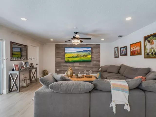 5-bedroom home for sale in Miami - 14830 SW 149th St - MondialRealty